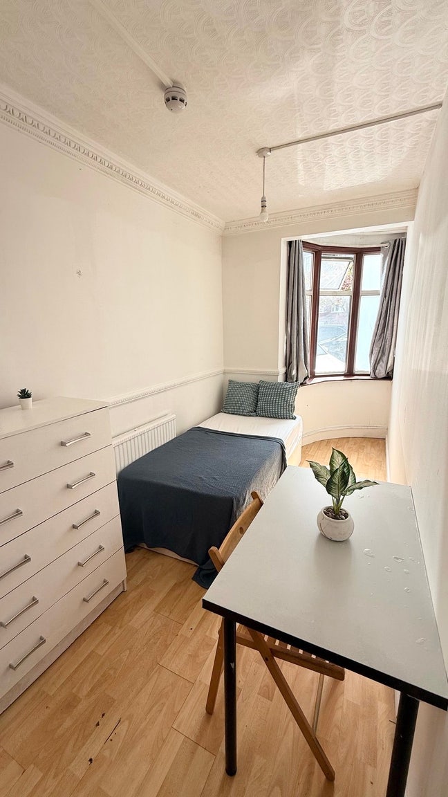 Cozy Single Room One Min to Neasden Shopping Cente Main Photo