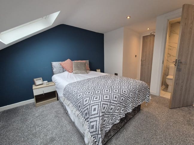 Ensuite Room in Watford Wd24 Main Photo