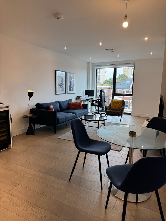 Room Lease Takeover- Clapham 2 Bed / 2 Bath Main Photo