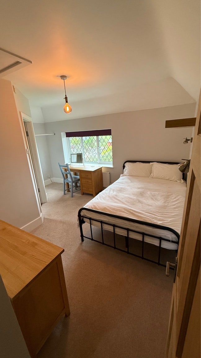 Double room with en-suite in beautiful village Main Photo