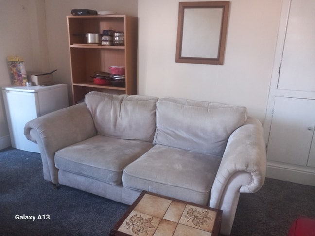 Spacious house share in great location Main Photo