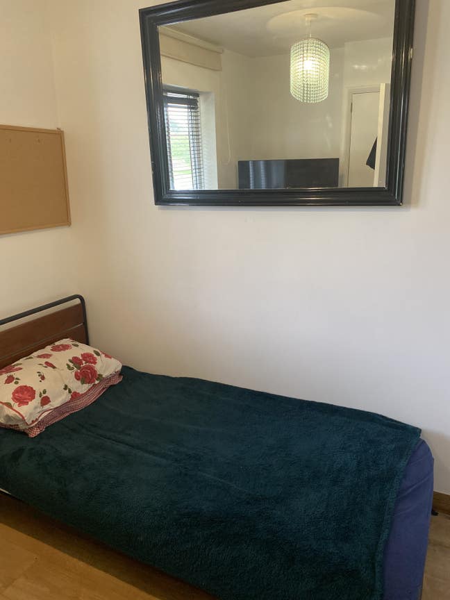 Single Room available in Shrub End Main Photo
