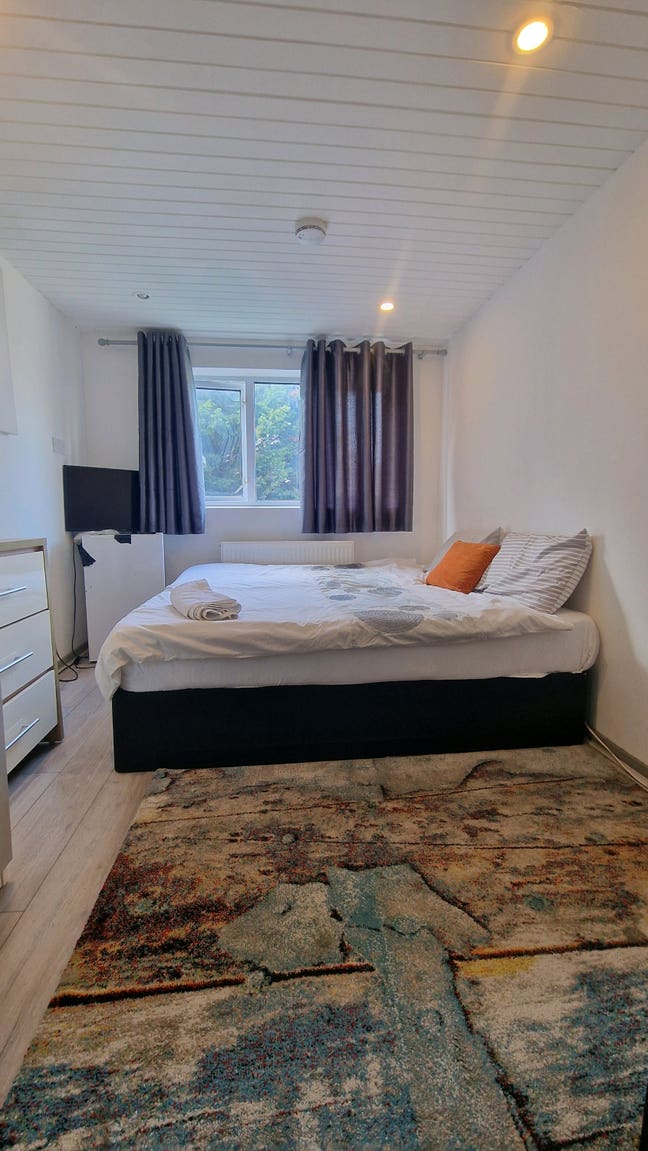 Beautiful, Spacious Room for Rent in Dartford  Main Photo