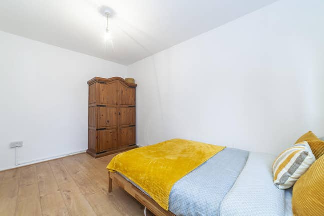 ⏬💸Huge Price Drop/ Living Room / 2 Bathrooms Main Photo