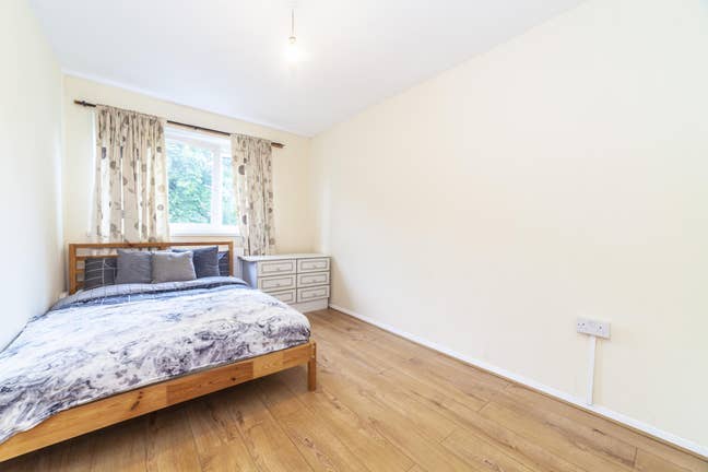 ⏬💸Huge Price Drop/ Living Room / 2 Bathrooms Main Photo