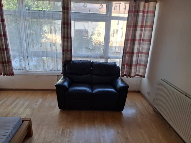 A big single room for rent Main Photo
