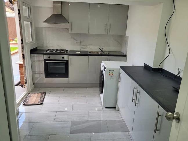 Luxury 1-Bed flat for Rent in Edgware HA8 (£1500) Main Photo