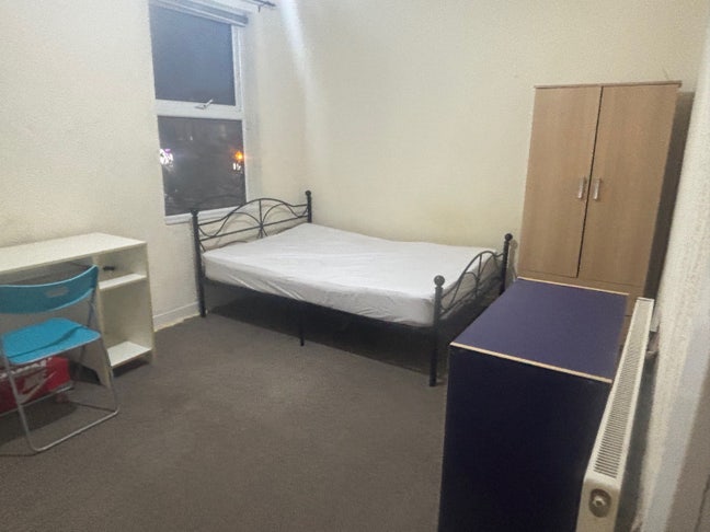 Two beautiful rooms available  Main Photo