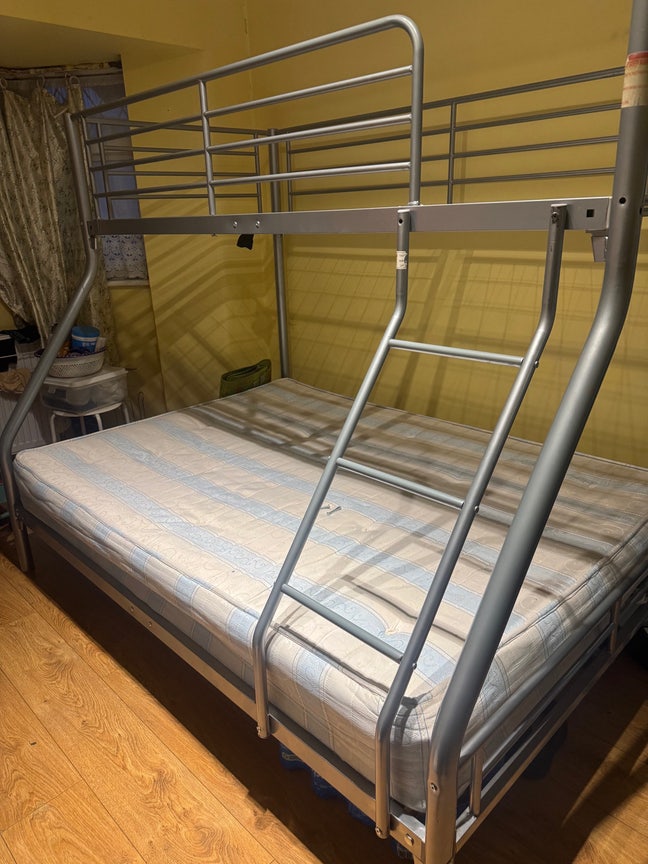 One double bedroom available from 21st of sept  Main Photo