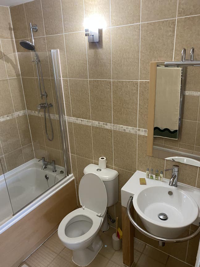 Double Room With Ensuite & Shared Lounge/Kitchen Main Photo