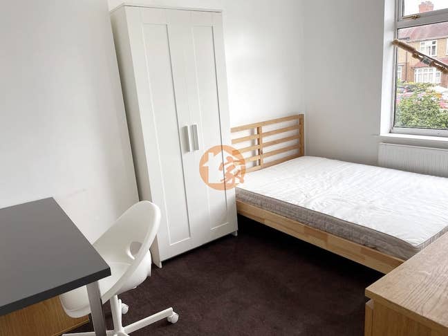 *Students Only* Ensuite Rooms - 12 mins to Uni Main Photo