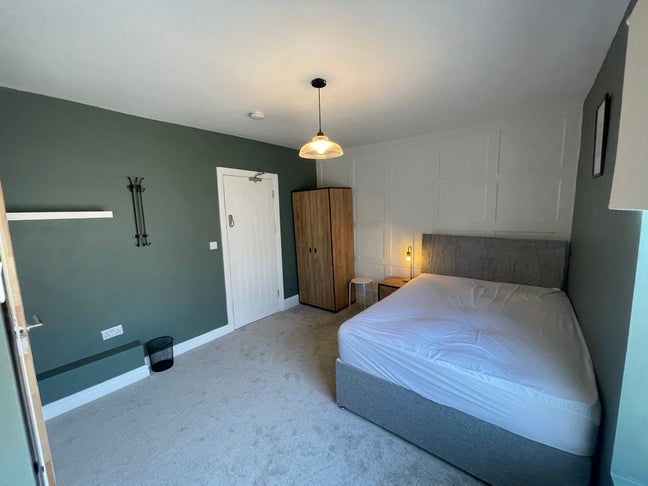 Large Double Room w/ Ensuite -Centre Mansfield Main Photo