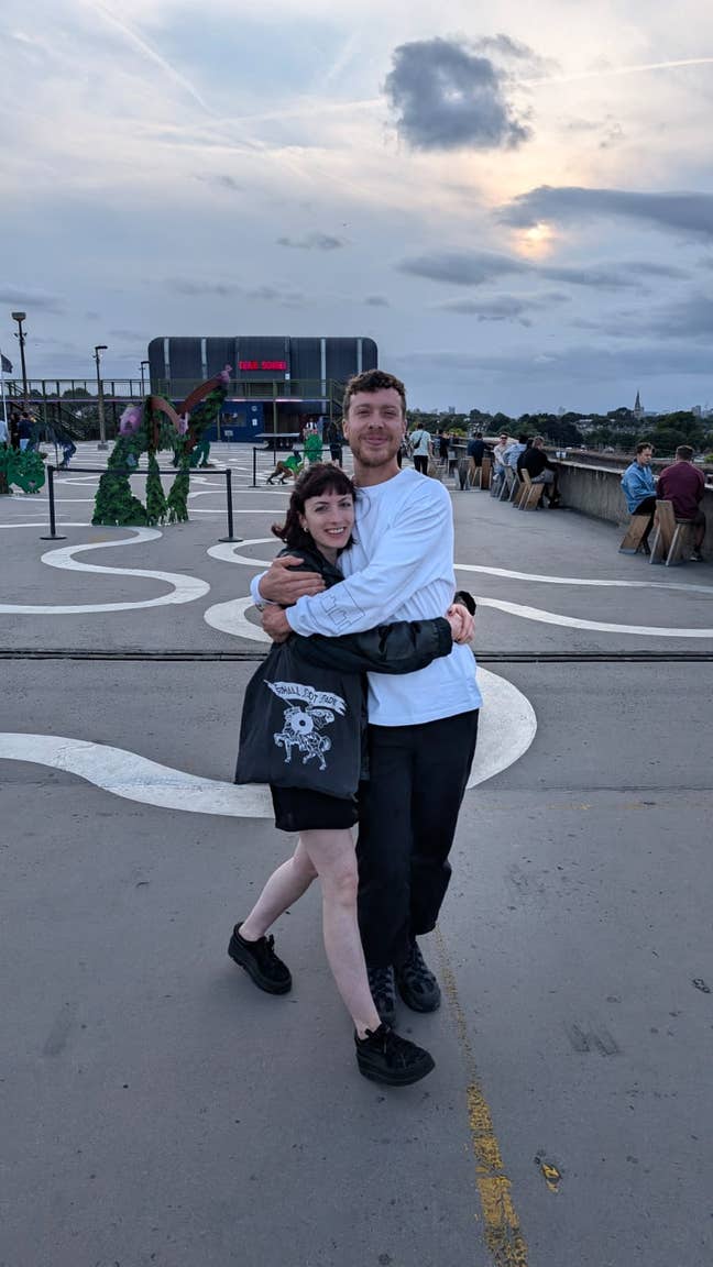 Couple looking for flat-share / room to rent Main Photo