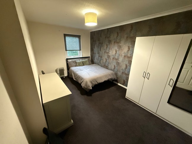 Bedrooms available in a nice location, Main Photo