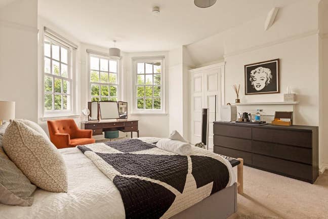 Luxury Ensuite Master Bedroom - SW17 Main Photo