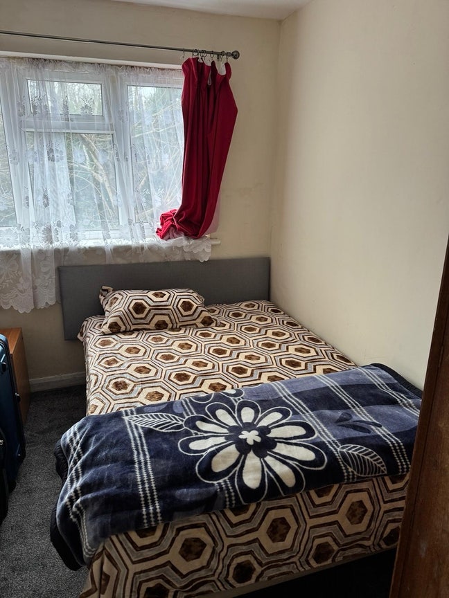 Single Room Main Photo
