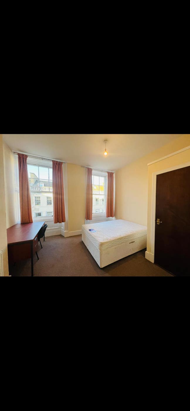 Room available for student  Main Photo