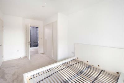 En-suite Double | Silvertown E16 Main Photo