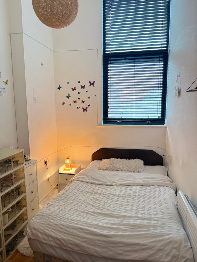 One room in a 2 bedroom to let  Main Photo