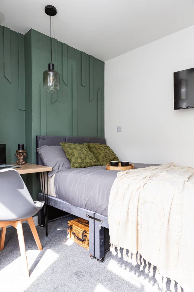 Premium En-Suite Rooms |  Prime Location Main Photo