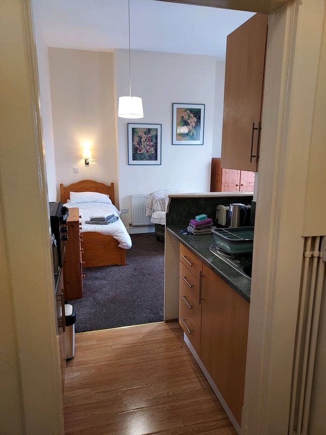 Serviced studio apartment  Main Photo