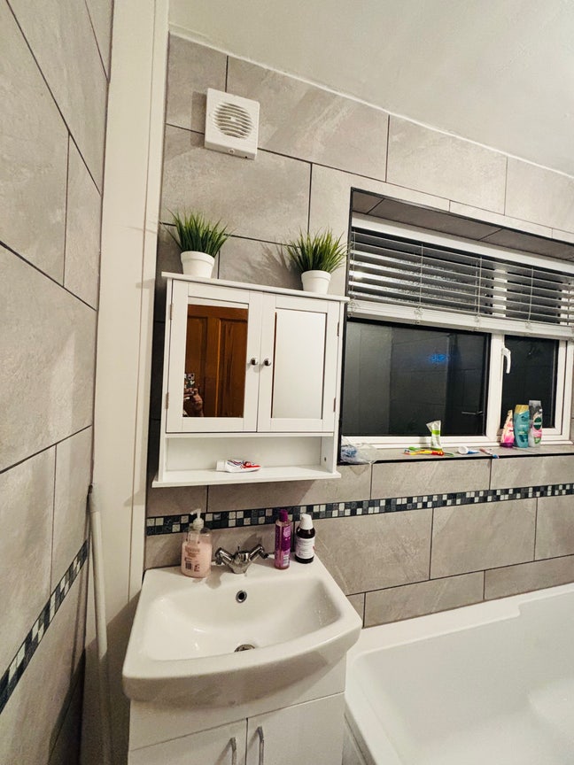 Double room available at £450/month Main Photo