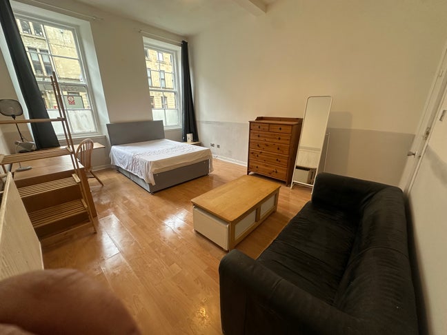 West End Kelvingrove - One Double Room Remaining  Main Photo