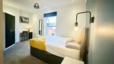Stunning En-suite Large Double Bedroom Central Loc Main Photo