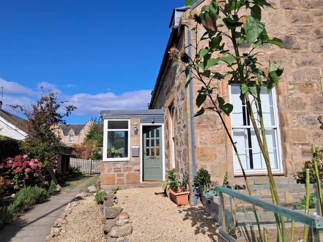 Spare Room Available – Wed–Sun Only(£45 per night) Main Photo