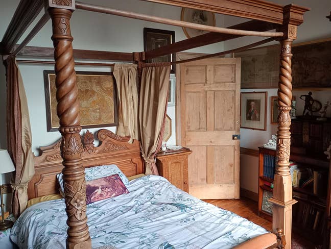 Room with Four Poster Bed.,Shore  Main Photo