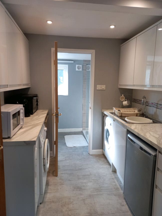 Self contained flat Main Photo
