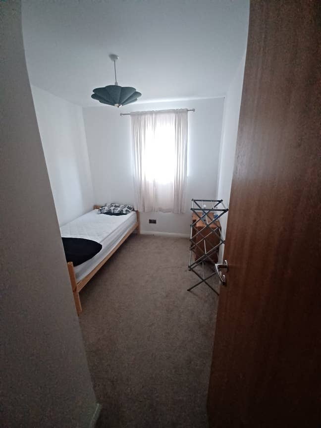 Single room for rent Gathdeee headland court  Main Photo