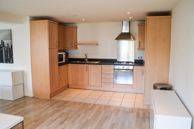 Ensuite in spacious central Southampton flat Main Photo