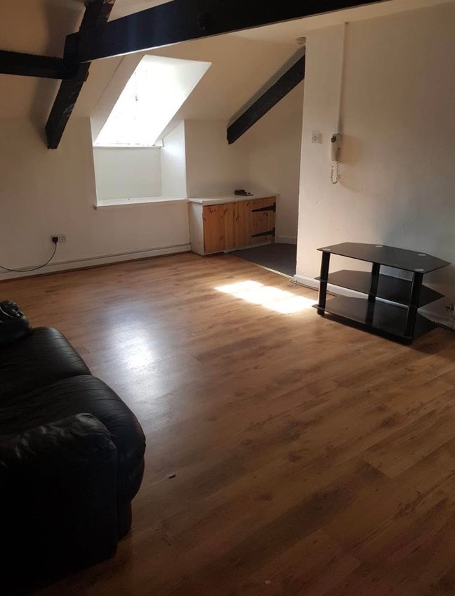 All Bills Included. 1 Bedroom Penthouse Flat. Main Photo