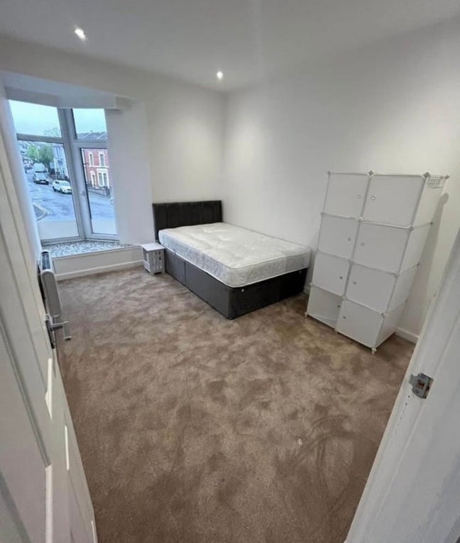 2 rooms available in 4 bedroom HMO in Porth Main Photo
