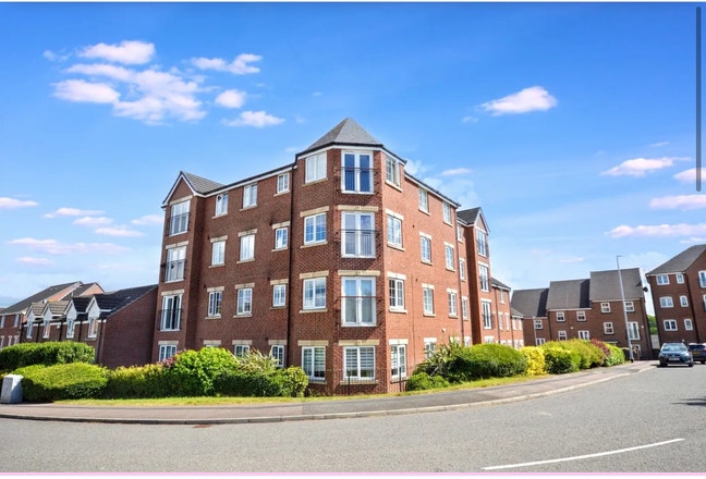 Two-Bedroom Flat – One Room Available for Rent Main Photo