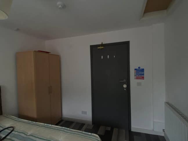 One double bedroom to rent to student Main Photo