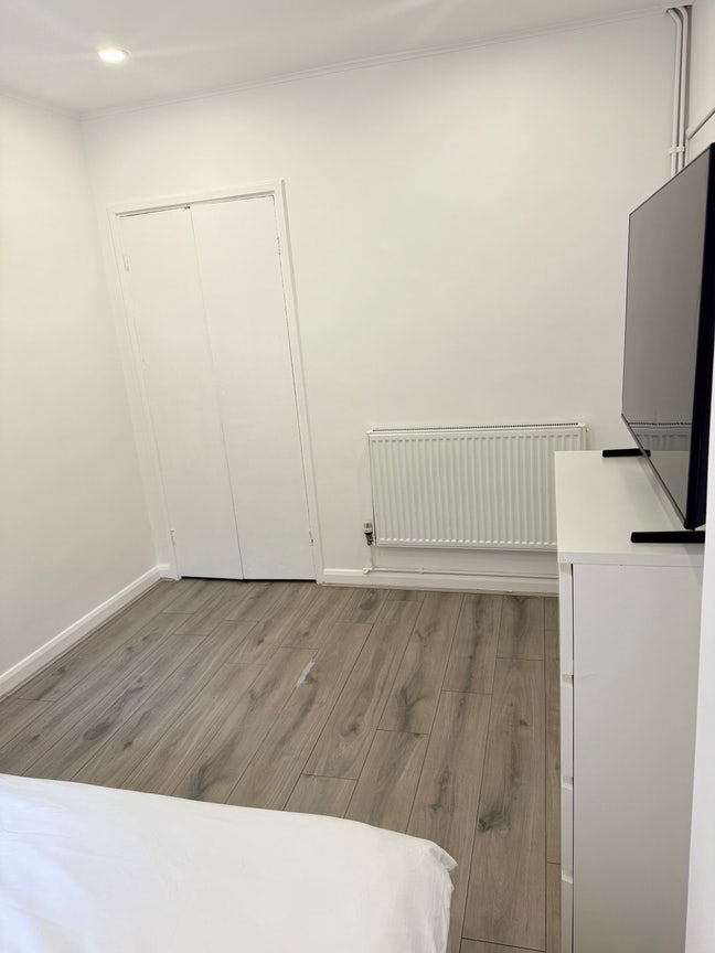 Modern Double Room | WiFi, TV & All Bills Included Main Photo