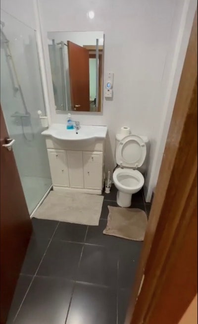 *females only* one bedroom available in 3bhk flat Main Photo