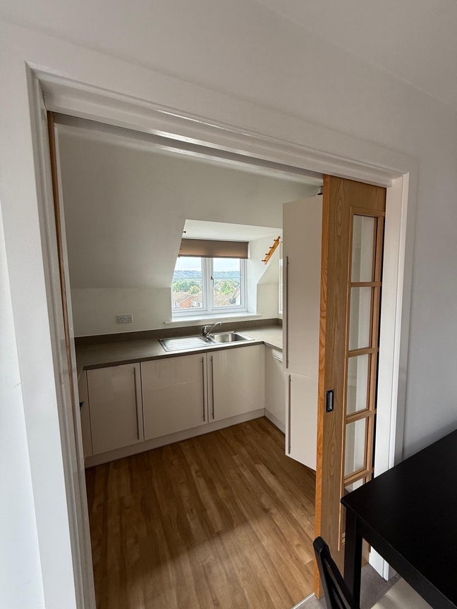 Double Room for rent in modern marlow apartment  Main Photo