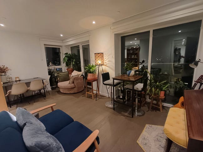 KX/York Way: spacious double (private bathroom) Main Photo