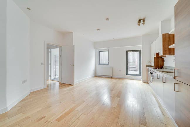 Stylish Hackney Flat with Private Courtyard Main Photo