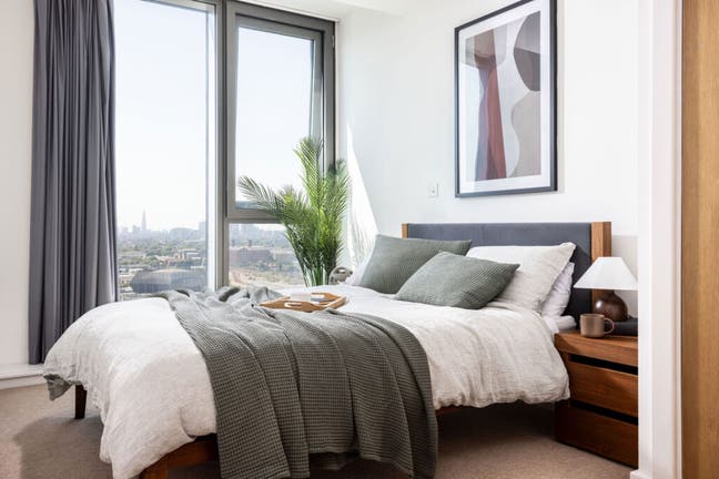 Looking for a flatmate in a three bed flat! Main Photo