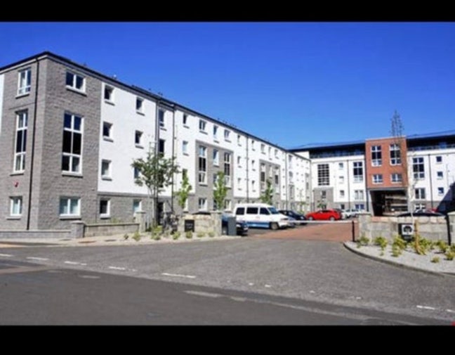 Double room available in two bedroom flat  Main Photo