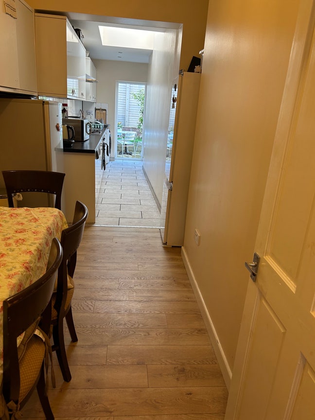 Large room in a quiet residential lewisham area  Main Photo
