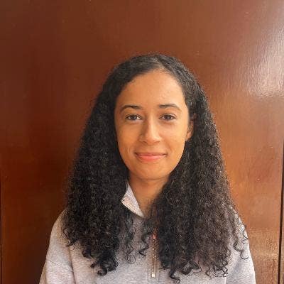 Professional Female seeks a single or double room Main Photo
