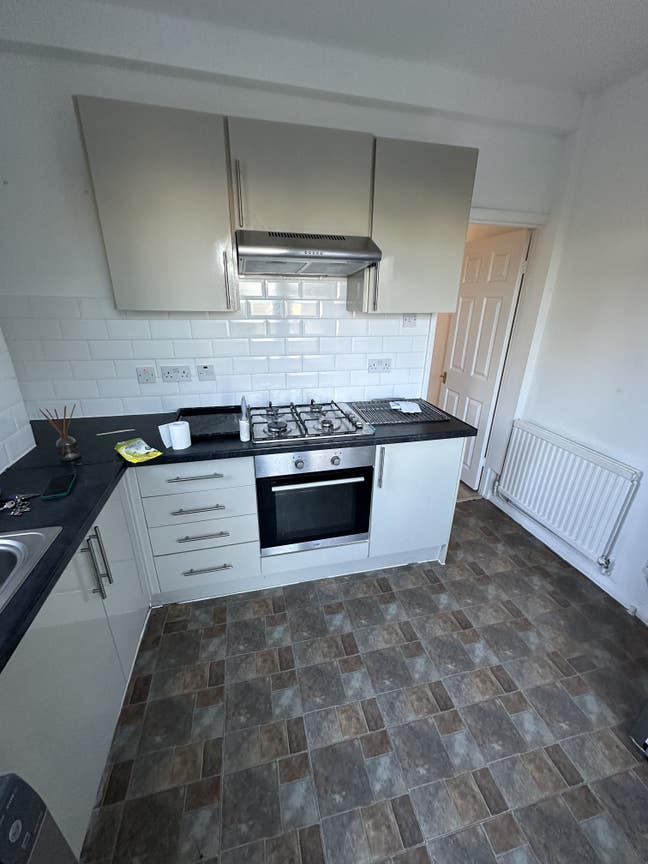2 bedroom flat - SE19  Main Photo