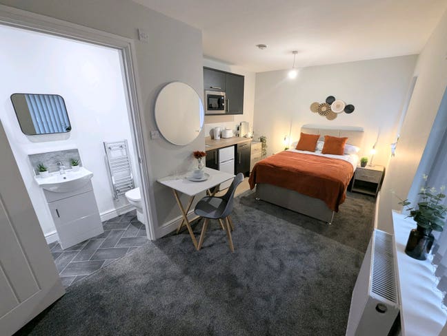 Brand New Luxury Ensuite - Kitchenette (Couples)  Main Photo