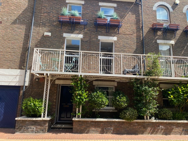 Rooms Available in Stunning 4-Bed Townhouse  Main Photo