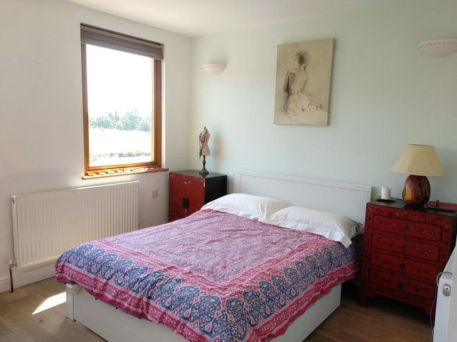 Beautiful ensuite Room by the Park  Main Photo